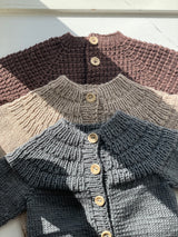 Håndstrikket Ankers cardigan, Merino str. 3-6 mdr