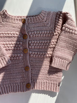 Håndstrikket rosa cardigan, Merino str. 6-9 mdr